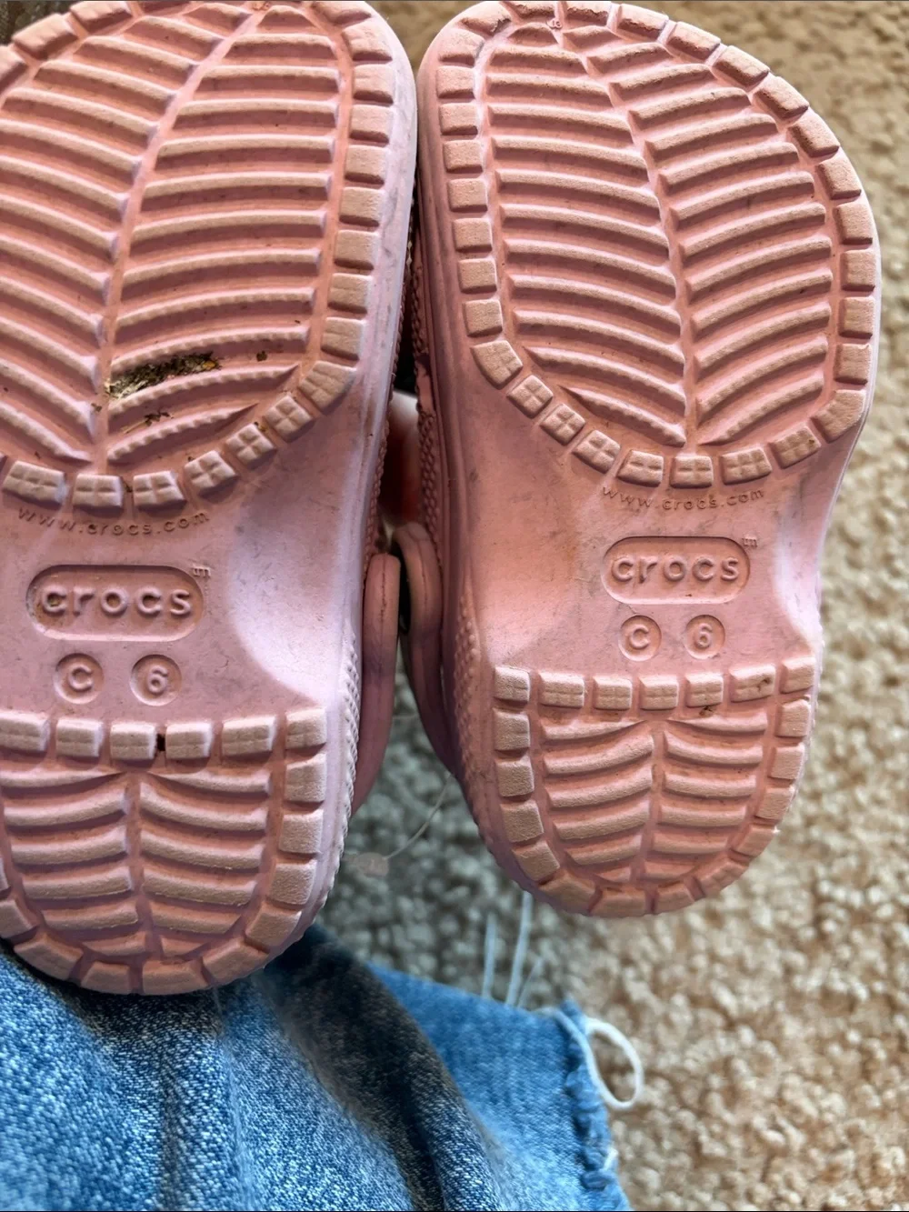 B69 6C Lt pink/purple crocs